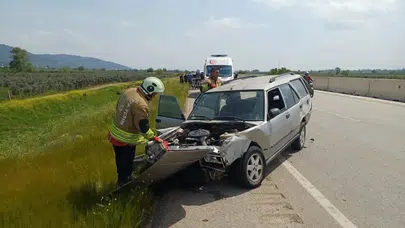 Hatay’ın Hassa ilçesinde tırla çarpışan otomobildeki iki kişi yaralandı