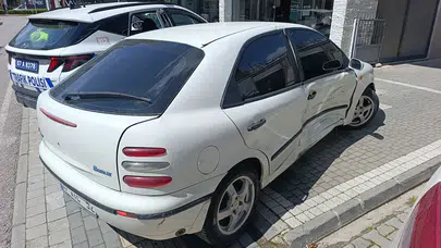 Antalya’da korku dolu anlar! Araçlar kavşakta çarpıştı