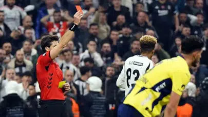 Fenerbahçe-Beşiktaş derbisinde 'kırmızı' alarm: Hakemlerin elinden kart düşmüyor!