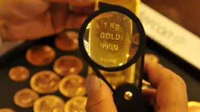 ABD-İran görüşmelerindeki belirsizlik altın fiyatlarını aşağı çekiyor