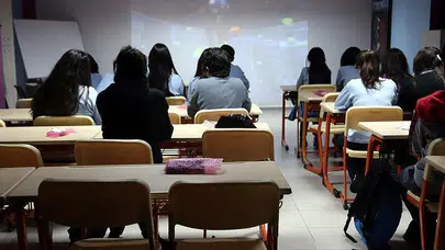 Pazartesi okul var mı ve tatil mi, 20 Nisan Pazartesi okullar açılıyor mu?