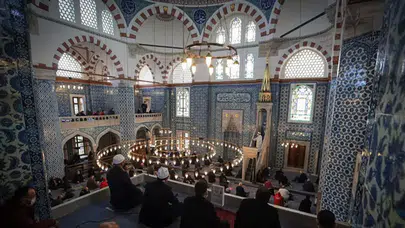 17 Nisan Cuma hutbesi: ‘Evlatlarımızı şiddet sarmalına ve dijital kuşatmaya teslim etmeyelim!'