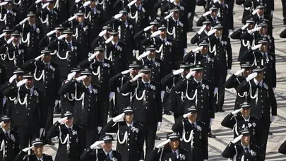 Gözbebeğimiz 181 yaşında! Türk polisi atasının huzuruna çıktı: 'Ruhunuz şad olsun'