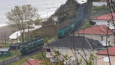 Zonguldak'ta yük treninin vagonları seyir halindeyken ayrıldı!