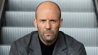 O eski halinden eser yok şimdi... Jason Statham'ın 'babalık' mesaisi!