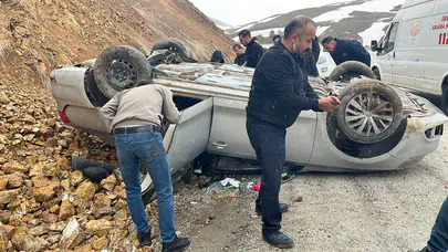 Sivas’ta korkunç kaza! Yoldan çıkan araç metrelerce savrulup ters döndü
