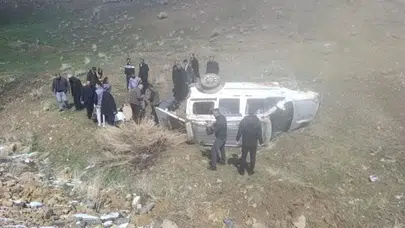 Van’da feci kaza! Kontrolden çıkan araç şarampole devrildi