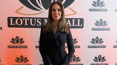 Lotus Mahall Lansmanı’nda yıldızlar geçidi: Betül Demir ve Merve Boluğur geceye damga vurdu!