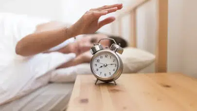 Alarmı erteliyorsanız dikkat... Beyniniz size gizli bir mesaj gönderiyor olabilir!