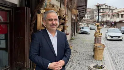 Hadise’nin sahne kıyafeti siyaseti karıştırdı! 'Gençler zehirleniyor' çıkışına ünlü şarkıcıdan jet cevap!