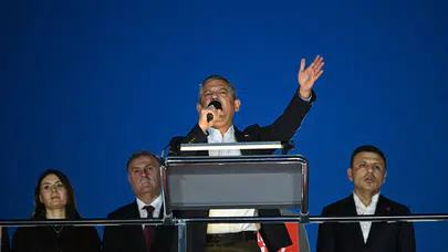 Skandal sözler! CHP lideri Özel’den gazetecilere: 'Fitil fitil burnunuzdan getireceğim'