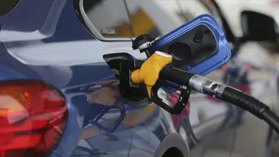 Sürücüler dikkat! Motorine önce okkalı zam geldi, şimdi dev indirim yolda: İşte yeni rakamlar