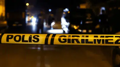 Sirkeci Vapur İskelesi'nde intihar girişimi: Kanlar içinde sahile yığıldı!