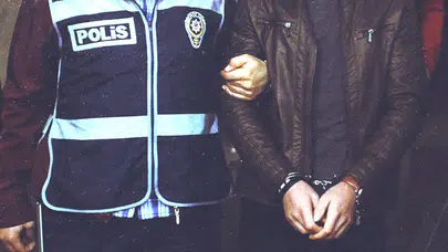 İzmir'de FETÖ’nün 'hücre evlerine' şafak darbesi: 9 firari hükümlü yakalandı!