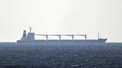 Katar açıklarında sıcak saatler: Yük gemisine saldırı, Basra Körfezi alarmda!