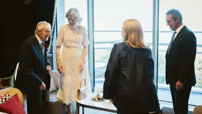 İstanbul’da Kraliyet esintisi! Kraliçe Mathilde ve Koç ailesinden ‘dostluk’ pozu