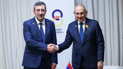 Yıllar sonra bir ilk! Erivan’da Cevdet Yılmaz ve Paşinyan’dan tarihi imza