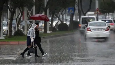 Hafta sonu 36 ilde sağanak alarmı: Meteoroloji saat vererek uyardı