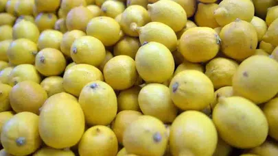 Limon seçerken rengine bakıyorsanız yandınız! Meğer en sulu limonun sırrı başkaymış...