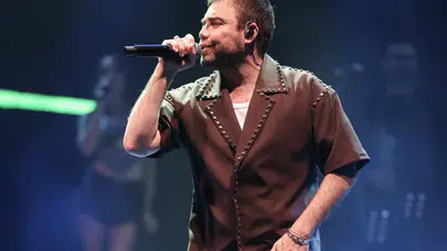 Murat Dalkılıç İstanbul’da kapalı gişe konserle sahnelere döndü