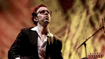 Adamlar grubundan Bursa Nilüfer'deki konserde çok konuşulan Cumhuriyet vurgusu