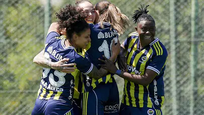 7-0’lık rekor ve ilk kupa! Kadınlar Süper Ligi’nde şampiyon Fenerbahçe arsaVev