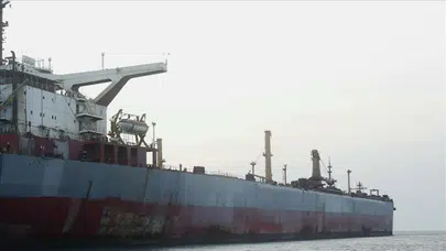 Hürmüz Boğazı’nda ilk kurşun atıldı: İran uyarıları dinlemeyen gemiyi vurdu!