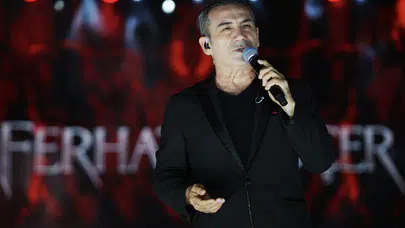 Mersin Kültür Yolu Festivali'nde Ferhat Göçer sahne aldı