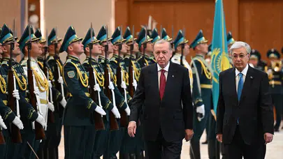 Cumhurbaşkanı Erdoğan Astana’da resmi törenle karşılandı: Türkiye-Kazakistan hattında kritik zirve!