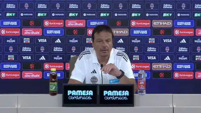 Kendi evinde dörtlü final şansını kaçırdı! Ergin Ataman basın toplantısında mikrofonu fırlattı