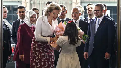 Vahdettin Köşkü’nde zirve, Finans Merkezi’nde final: Kraliçe İstanbul’dan ayrıldı!