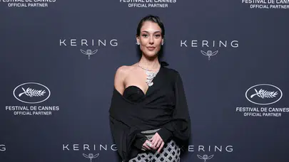 Hollywood yıldızlarıyla aynı davette: Dilan Çiçek Deniz geceye damga vurdu!