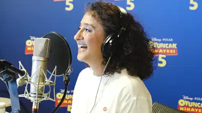 Ecem Erkek Oyuncak Hikayesi 5 filminde Snappy karakterini seslendirdi