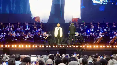 Dünyaca ünlü tenor Andrea Bocelli İstanbul'da konser verdi
