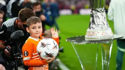 Dev finalde kalpleri ısıtan an: 6 yaşındaki Cihangir tüm dünyaya umut oldu!
