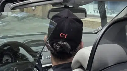 Cem Yılmaz yeni oyuncağıyla Nişantaşı’nda: Kişiye özel şapkası dikkat çekti