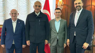Bakan Ersoy paylaştı: İsmail Kahraman ile medeniyet üzerine samimi sohbet!
