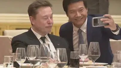 Xiaomi otomobil üretti, Musk’ın yüzü düştü! Tarihi yemekte milyarderlerin Selfie kapışması