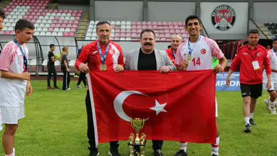 Sırbistan'da Türk fırtınası: Genç milliler dünya şampiyonu!