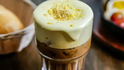 Vietnam'ın 'sütsüz' kahvesi dünyayı ele geçirdi! Yumurtalı kahve nasıl yapılır?