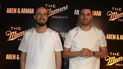 Arem Özgüç ve Arman Aydın kariyerlerinin 10'uncu yılını sahnede kutladı