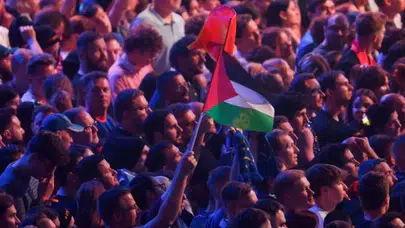 Eurovision’da insanlık onuru sahnede: Şarkılar değil, 'Soykırımı Durdurun' feryatları yankılandı!