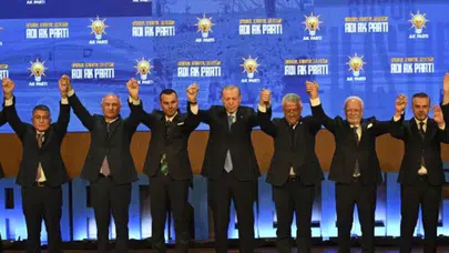 Siyasette dev transfer dalgası! AK Parti’nin ‘rozet’ mesaisi 76’ya ulaştı