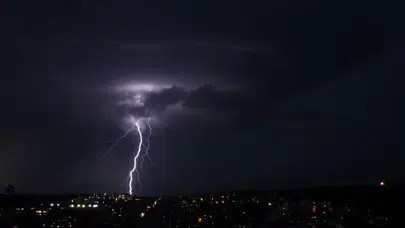 Türkiye genelinde meteorolojik hareketlilik: Kuvvetli sağanak ve toz taşınımı uyarısı!