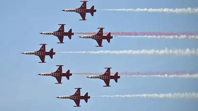 Belçika'da Türk Yıldızları fırtınası: Gökyüzünde nefes kesti!