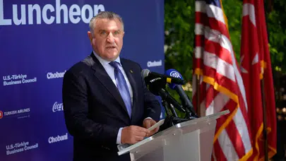 Bakan Bak'tan Los Angeles'ta