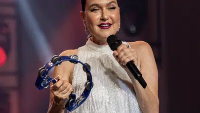 Şevval Sam sahne performansıyla hayranlarına unutulmaz bir gece yaşattı