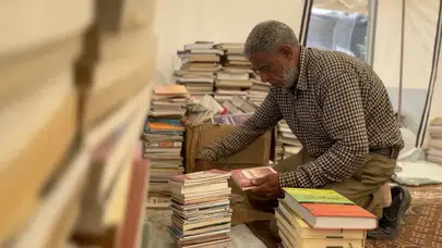 Gazze'de savaşın yok edemediği kütüphane: Enkazdan çadıra