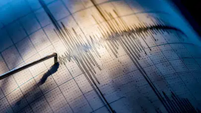 6,3’lük sarsıntı geceyi kabusa çevirdi: Afetteki ilk bilançolar açıklandı