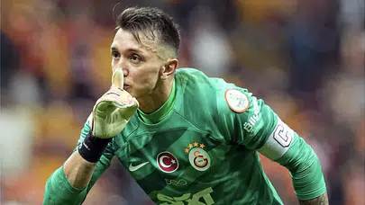 Yeşil sahalarda nadir görülen onur: Muslera 'LEGACY' armasına çok yakın
